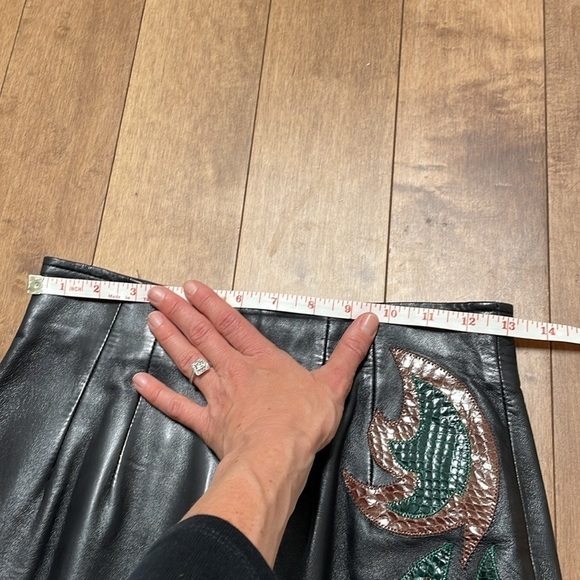 Vintage EREZ leather high waisted pencil skirt, embroidery, made in USA, size S - Picture 9 of 13